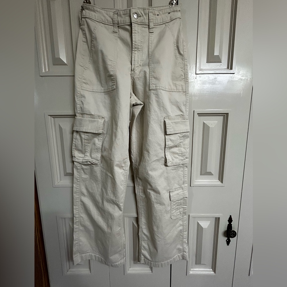Hollister Cream High-Rise Baggy cargo Pants